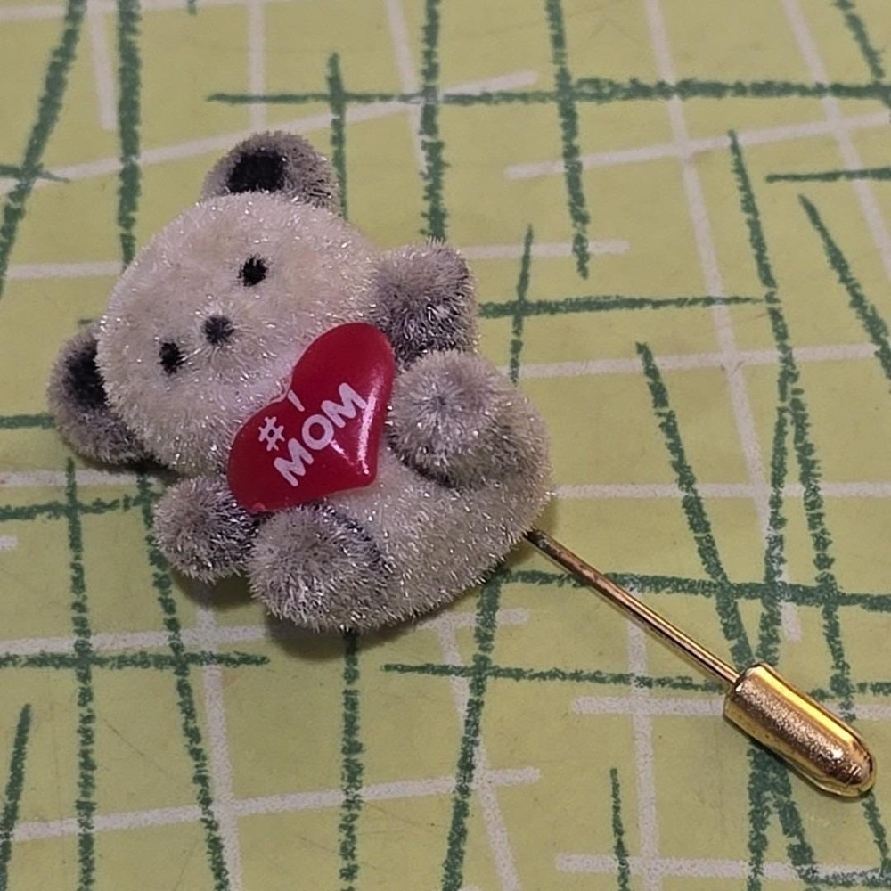 Vintage 1980s #1 Mom Fuzzy Teddy Bear Stick Pin Gold Tone Heart Love‎